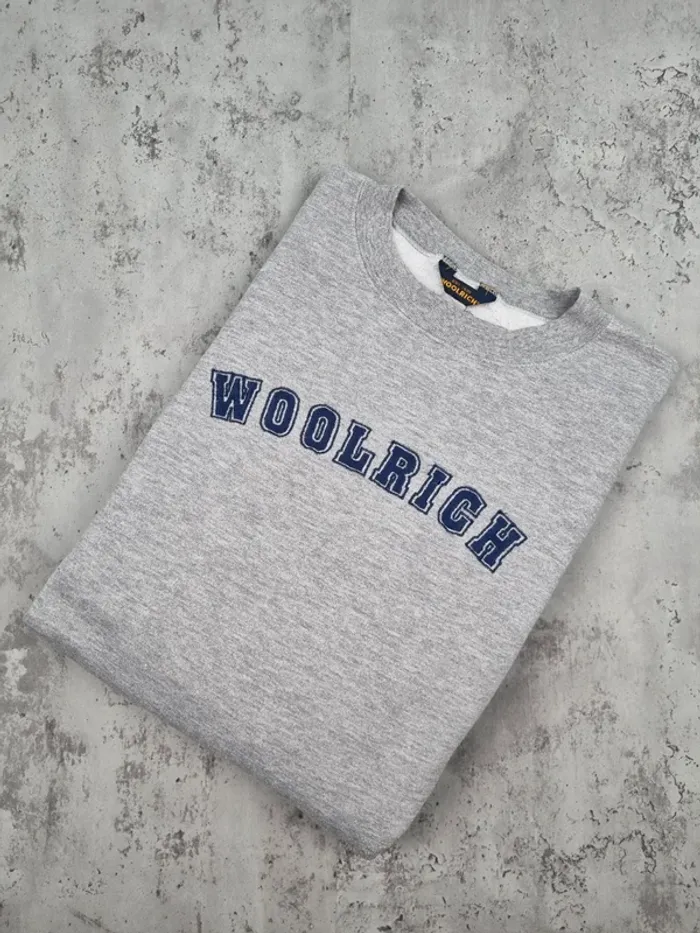 Sweat gris logo brodé Woolrich – Taille XXL Hommes (mesures en photos)