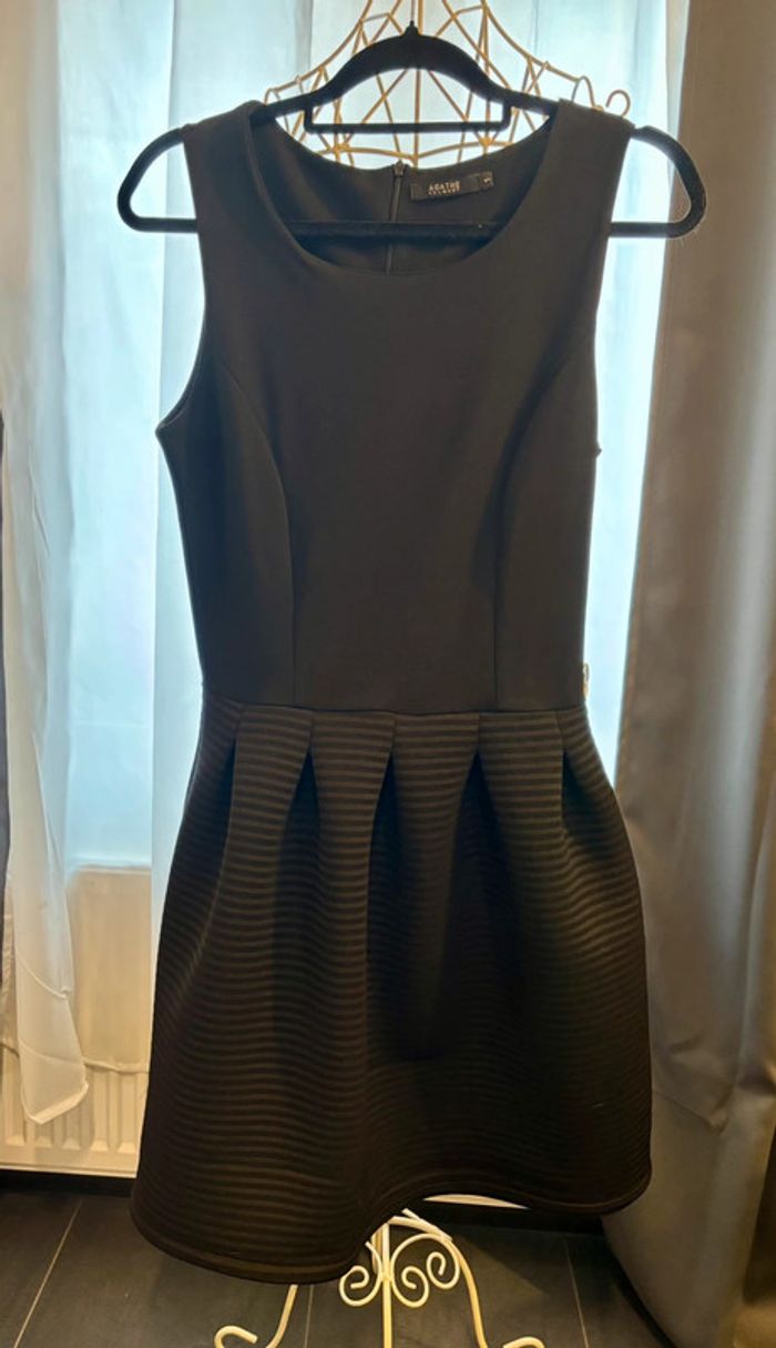 Petite robe noire T1 /36 - Agathe Velmont - photo numéro 2