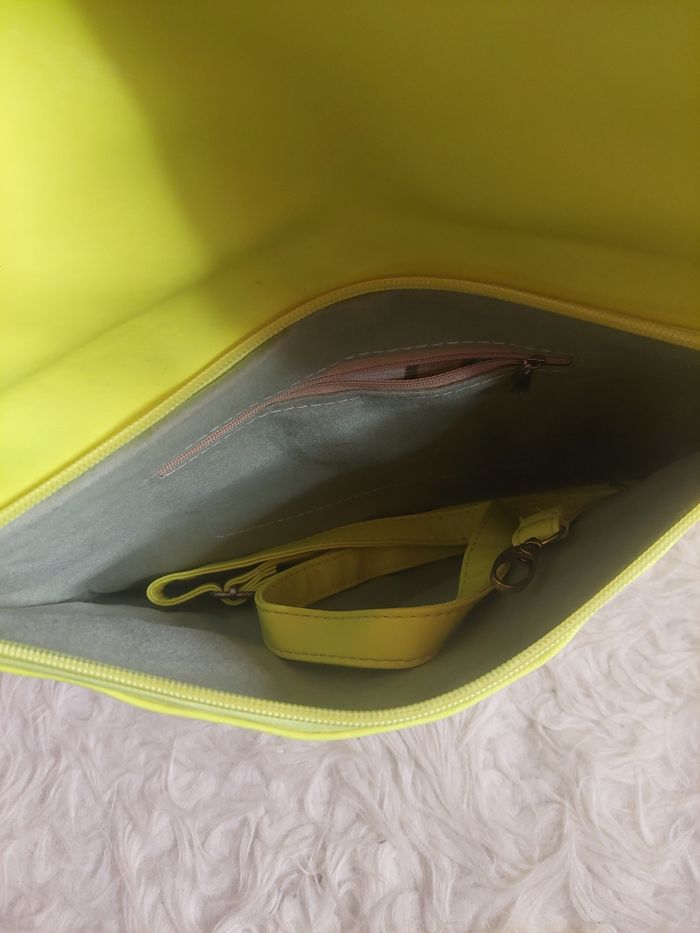 Pochette jaune fluo/noir BE 🌞 - photo numéro 5