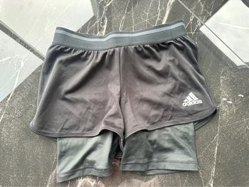Short de foot ADIDAS taille 9/10ans