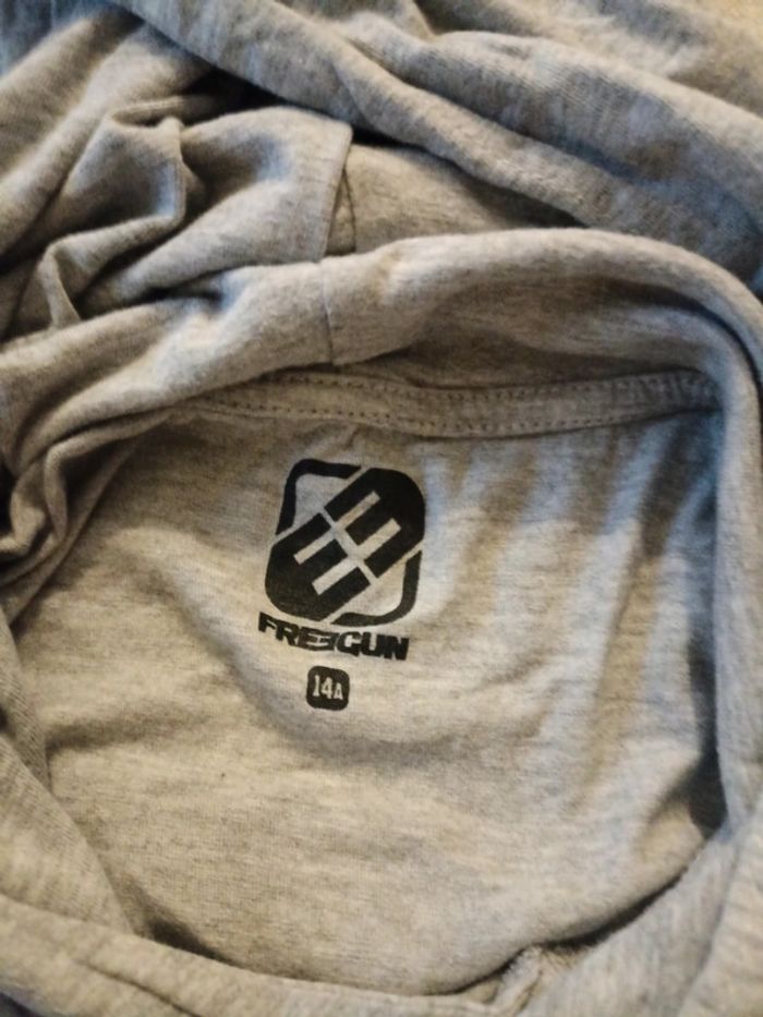 T-shirt sans manche a capuche - photo numéro 2