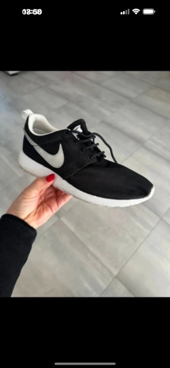 Chaussures femme Nike taille 39 portées deux fois Comme neuves