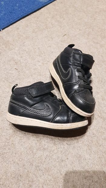 Baskets montantes nike garçon p.25