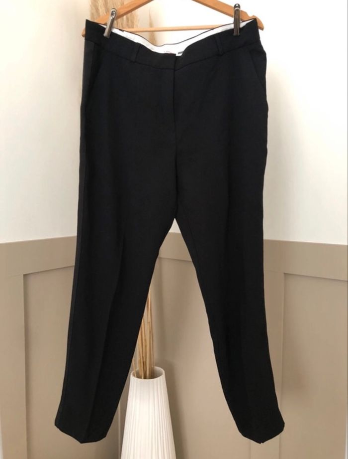 Pantalon noir élégant style tailleur - bande le long des jambes - Camaïeu - 42 - photo numéro 2