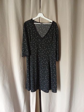 Petite robe noir en col V style voile dentelle en fleur Kiabi taille 42