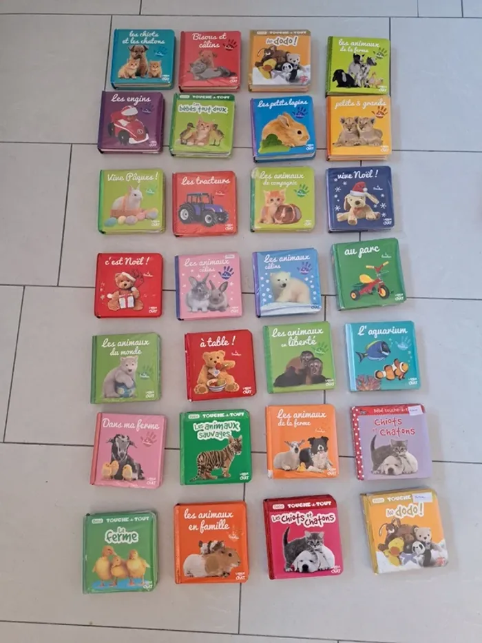 Gros lot de 28 livre à toucher collection langue au chat