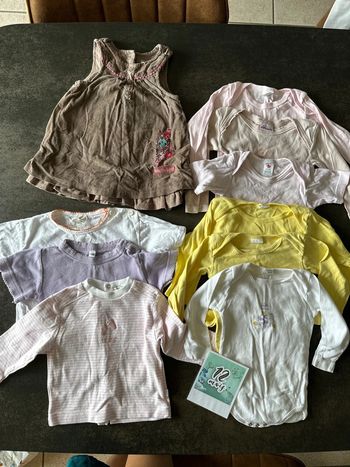 Lot vêtements fille taille 12 mois