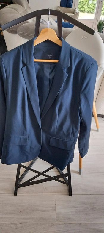 Blazer Kiabi taille 46 porté 1 fois ou 2. État neuf. Bleu marine