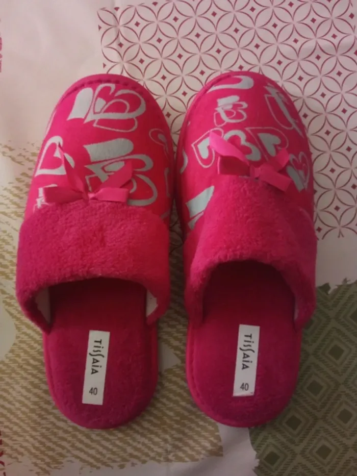Chaussons femme neufs pointure 40