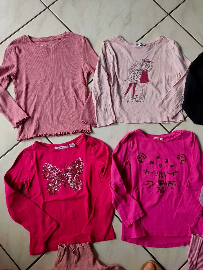 Lot T.shirt taille 4 ans - photo numéro 2