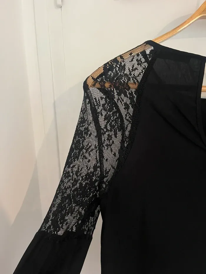 Blouse noire avec dentelle - taille 34 - photo numéro 5