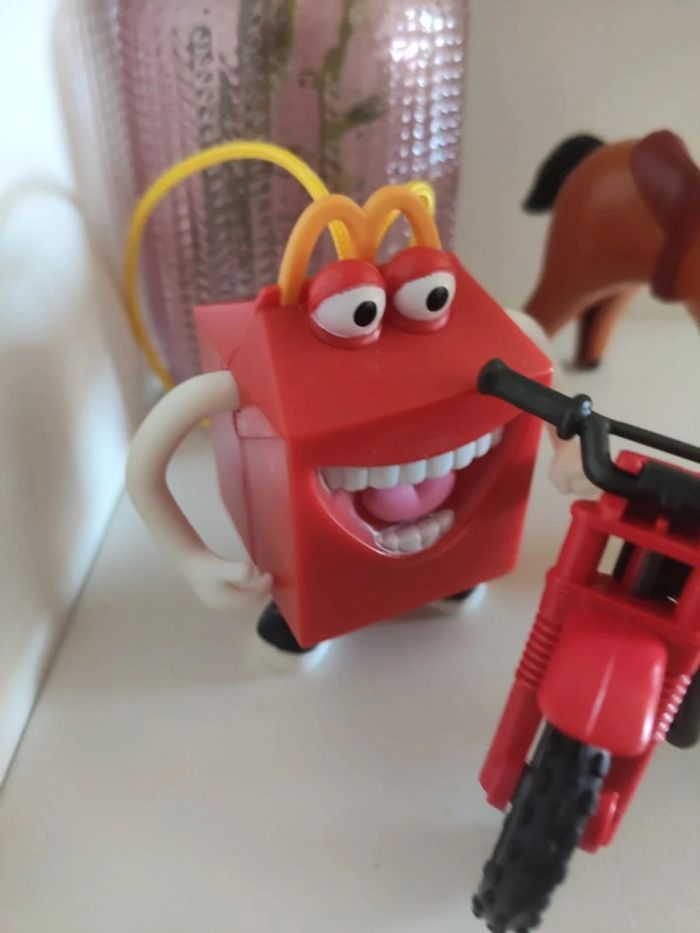 3 figurines cheval, moto et Mc Do - photo numéro 2