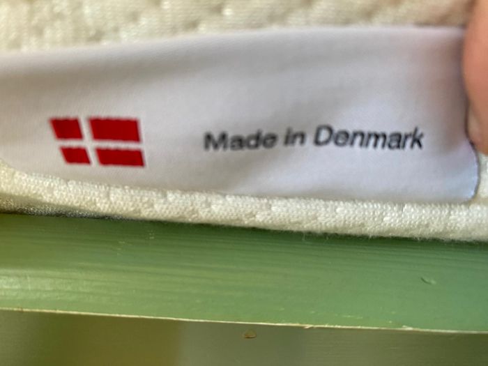 Lit enfant Hoppekids 70×160 – bois massif – matelas premium – état impeccable - photo numéro 9