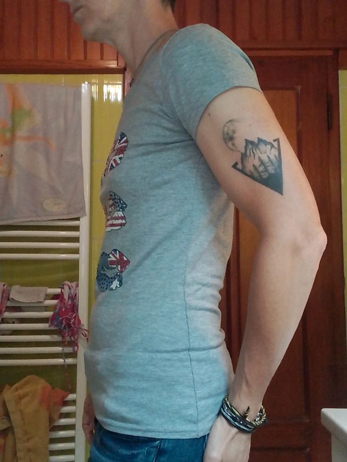 T-shirt gris femme motif drapeaux sur lèvres - photo numéro 5
