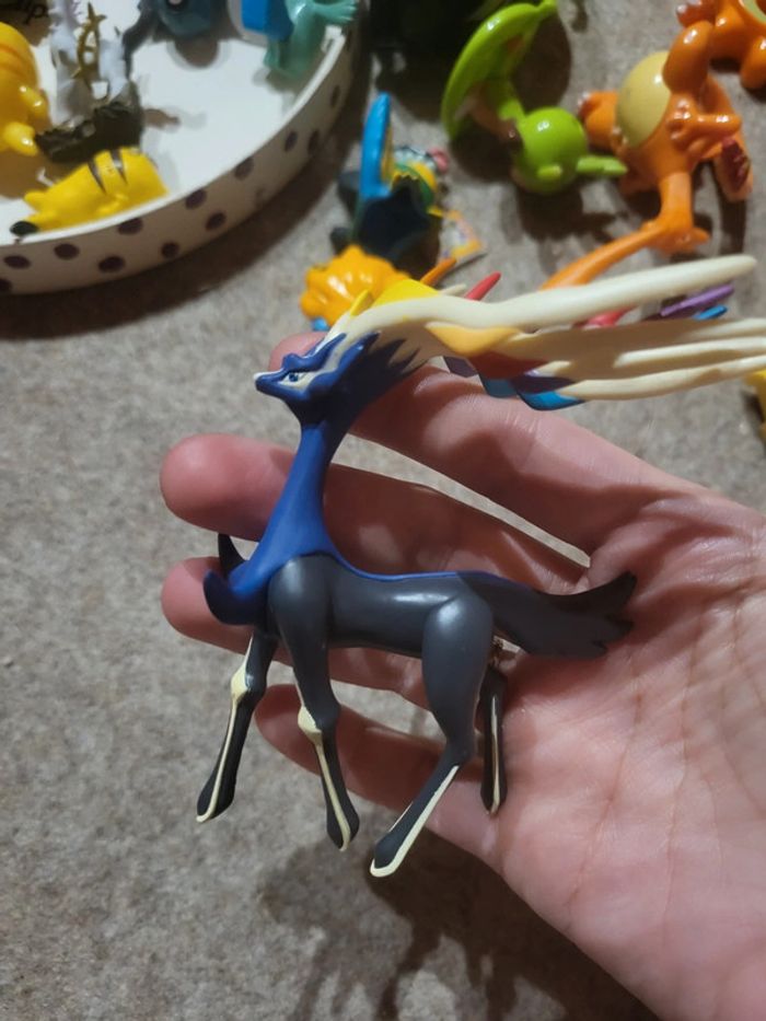 Grande figurine pokemon articulée tomy xerneas
