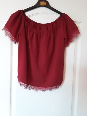 T-shirt manches courtes. Base dentelle.