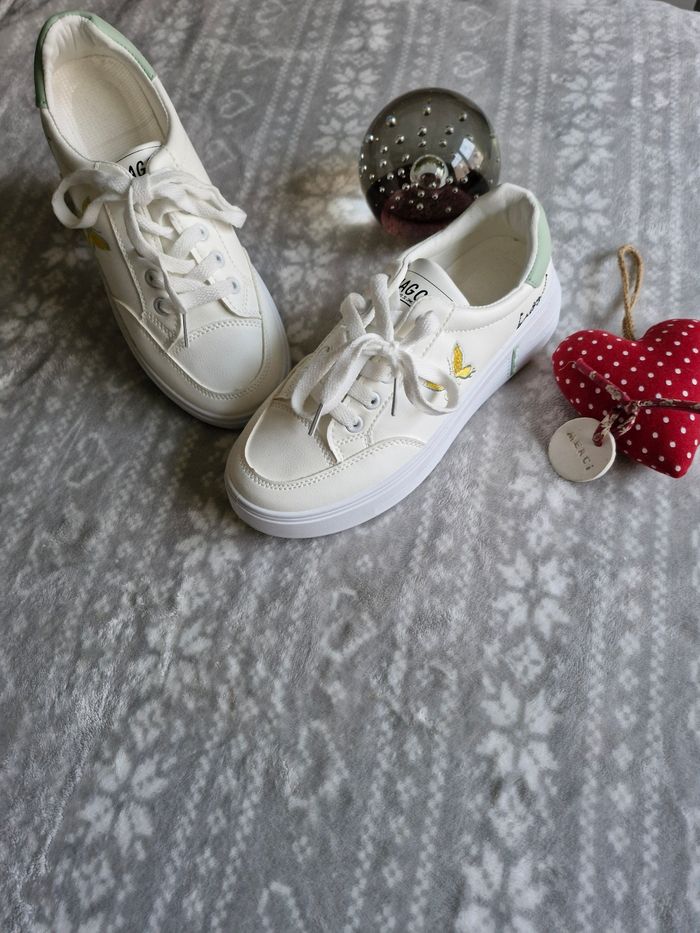 Basket creme compensée motif papillon