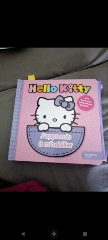 Livre Hello Kitty j'apprends à m'habiller