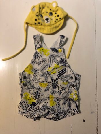Salopette short et son chapeau