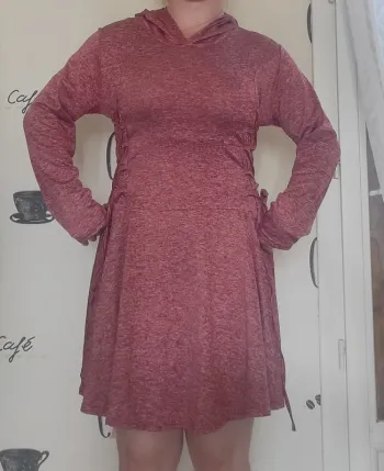 Robe asymétrique à capuche