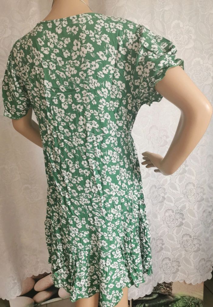Robe. Vert. Blanc. Taille 40. M&V - photo numéro 4
