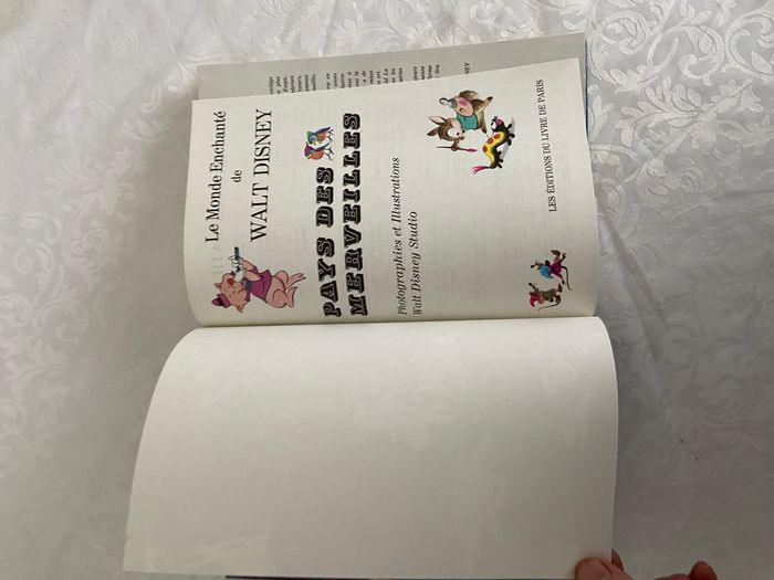 livre disney le monde enchanté pays des merveilles - photo numéro 7
