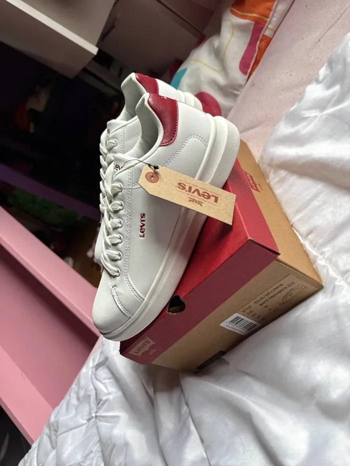 Très belles baskets Levi’s neuves avec étiquette pointure 36 - photo numéro 8