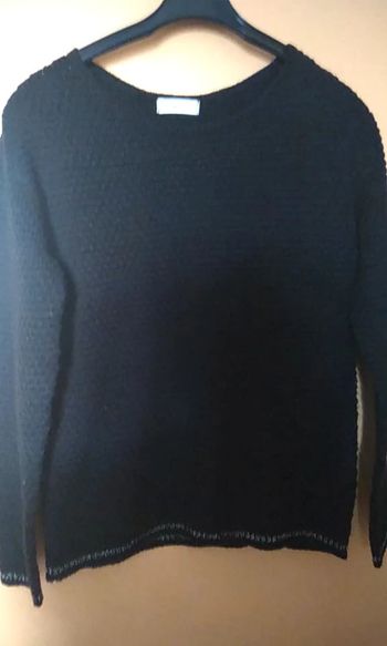 pull noir à liséré argenté