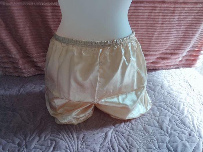 Short nuit jaune - photo numéro 4