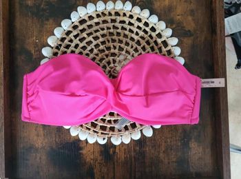 Haut  de maillot  de  bain rose victoria secret 80C  neuf  avec  etiquette