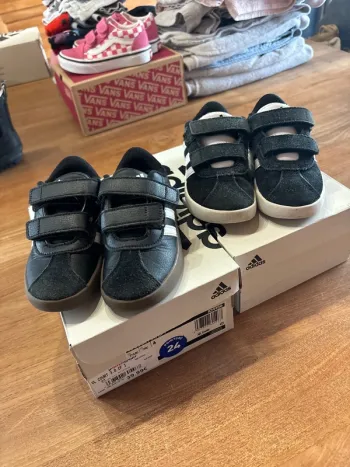 Basket noir adidas t24