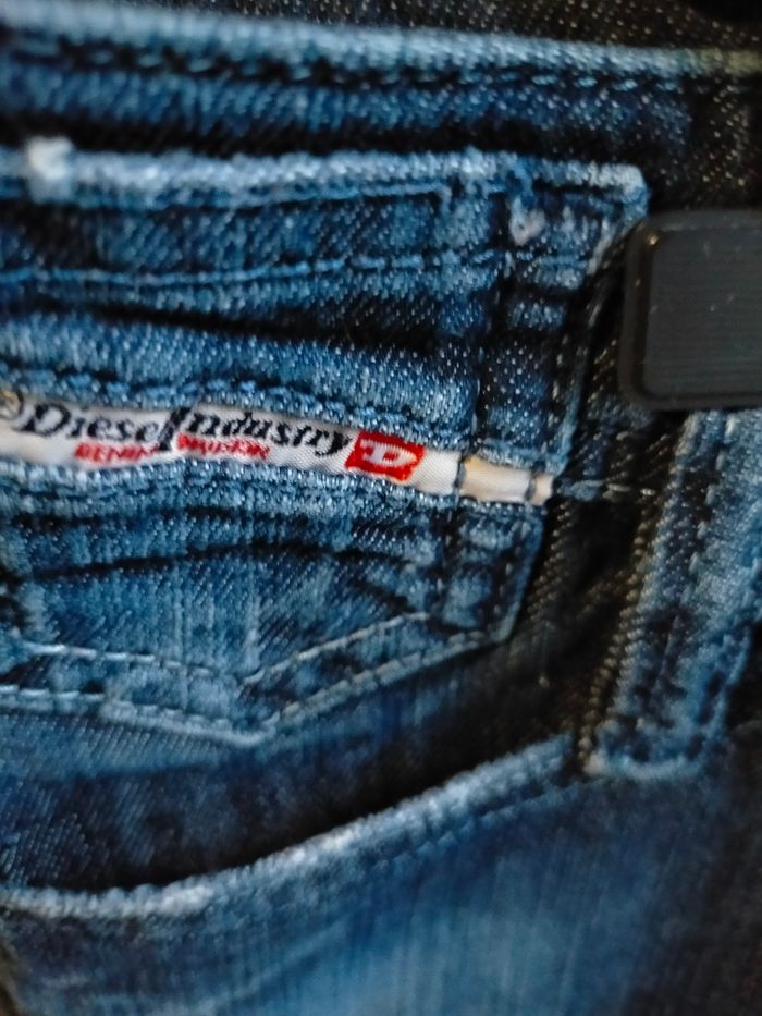 Très beau jean Diesel 8 ans - photo numéro 2