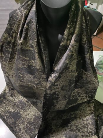 Tissu jacquard noir et doré