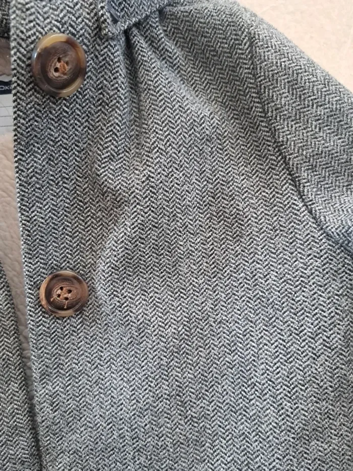 Manteau gris/noir 8 ans 👧 avec capuche amovible Okaidi en TBE - photo numéro 2