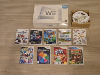 Wii avec manettes et 9 jeux