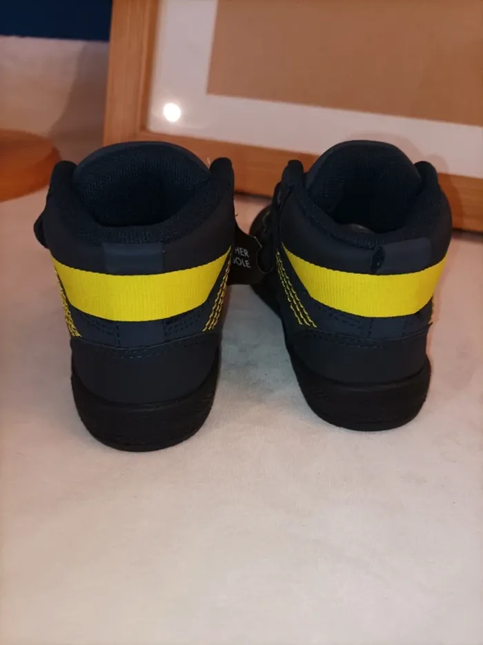 Chaussures hautes à scratch bleu marine neuves Vertbaudet garçon pointure 24 - photo numéro 2