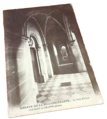 Carte postale ancienne Soligny-La-Trappe (Orne) Abbaye de la Grande-Trappe Le Petit Cloître