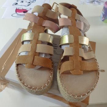 Magnifique espadrilles compensées dorés neuves
