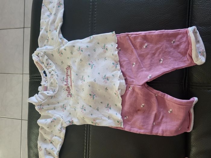 Ensemble t-shirt + 2 pantalons 3 mois