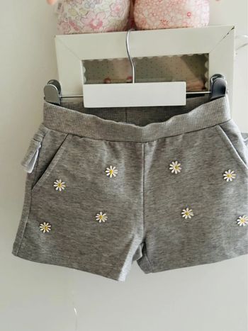 Short fronce avec fleurs neuf