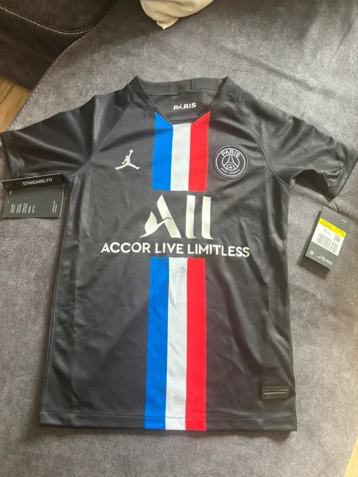 Maillot Jordan PSG 2019/20 Stadium Fourth authentique Enfant Taille S – Neuf avec étiquette - photo numéro 3
