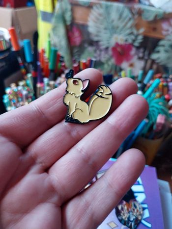 Pins chat et papillon