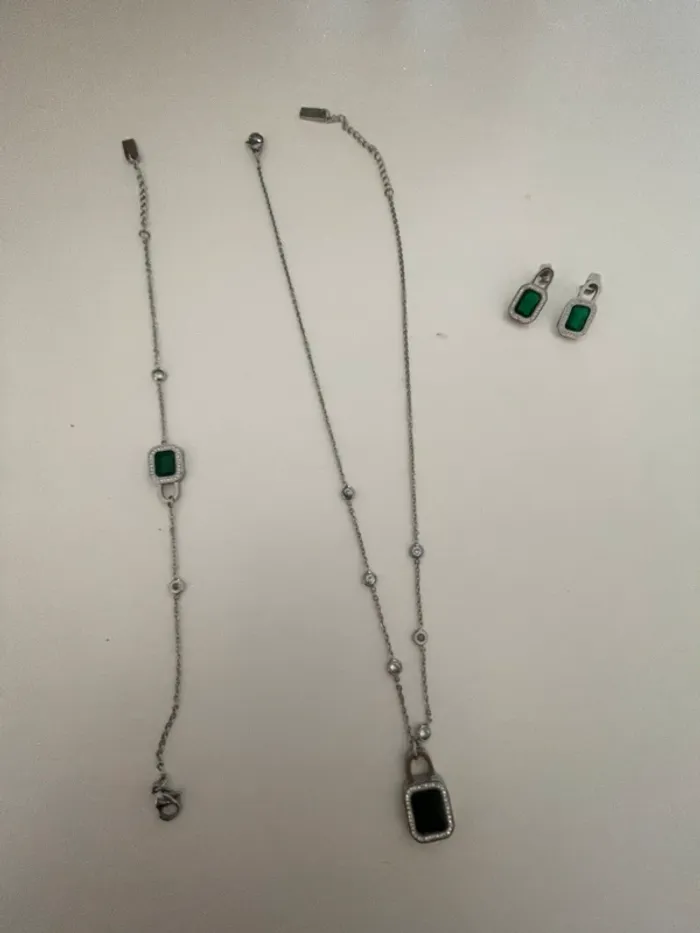 Parure argenté et vert