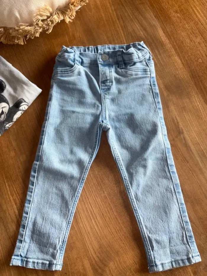 Haut Zara Mickey gris 18/24 mois et jeans H&M 12/18 mois - photo numéro 2