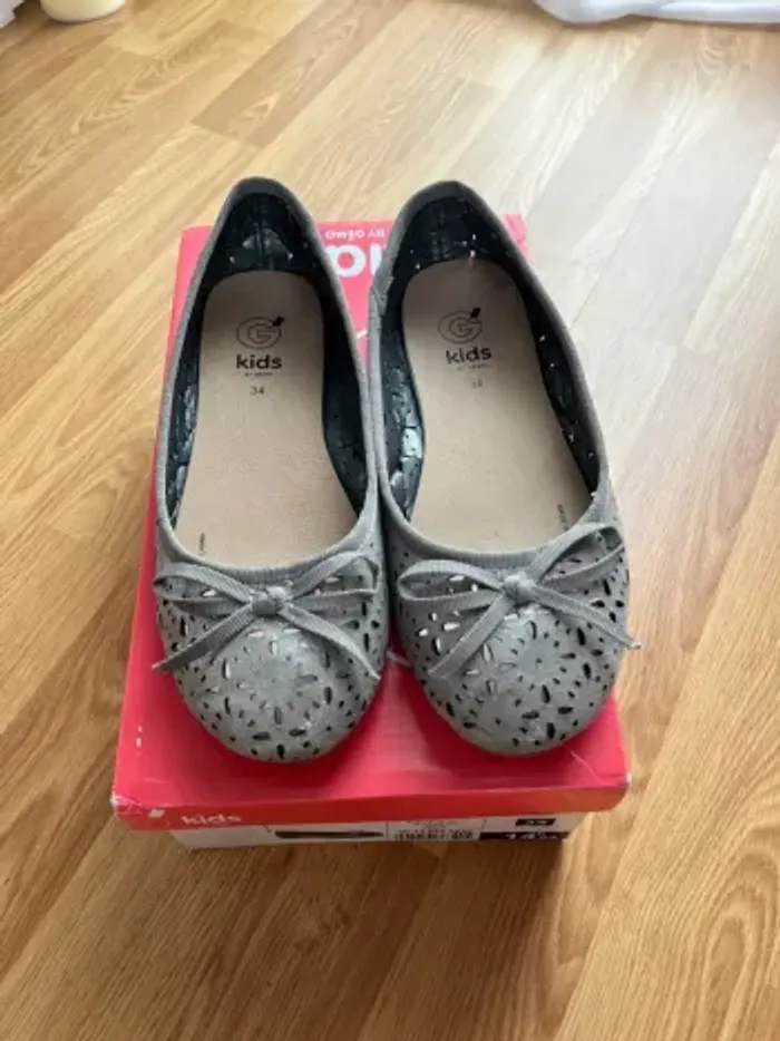 Ballerines fille grises ajourées – G Kids – Pointure 34 - photo numéro 2