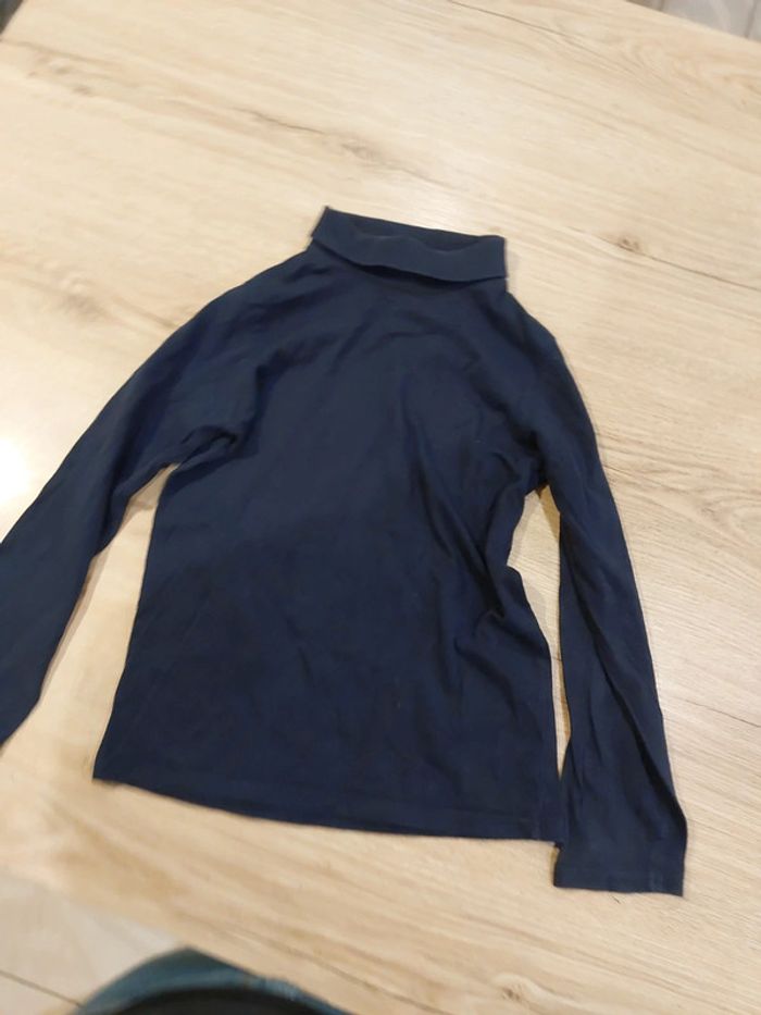 Tee shirt manches longue col roule taille 6-7 ans bon état primark