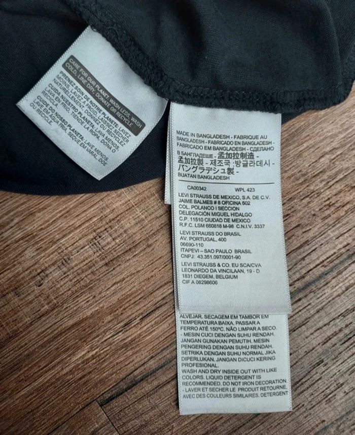 Tee shirt Levi's femme noir et rouge Taille S - photo numéro 6