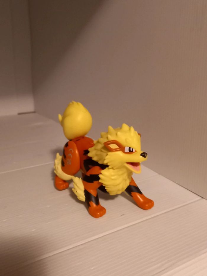 Pokemon figurine arcanin