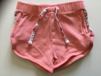Short fille trés bon état