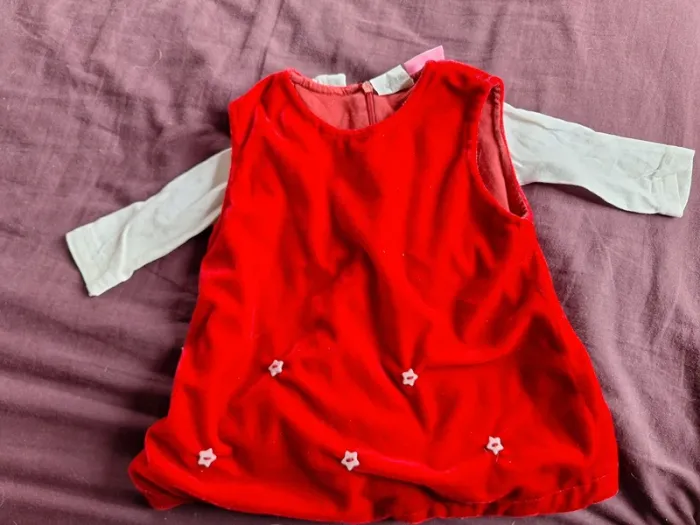 Ensemble Petite robe rouge en velours et t shirt manche longue